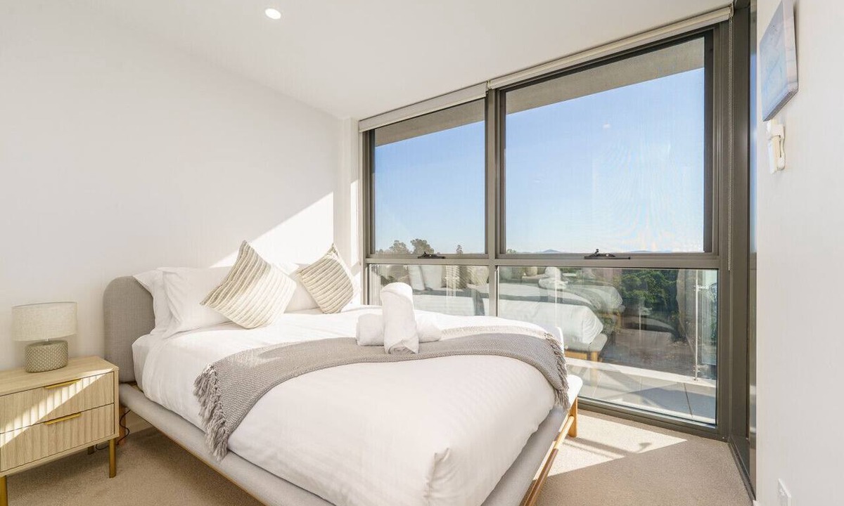 Phillip Apartment | Top-Floor Apartment Near Shops and Arboretum views