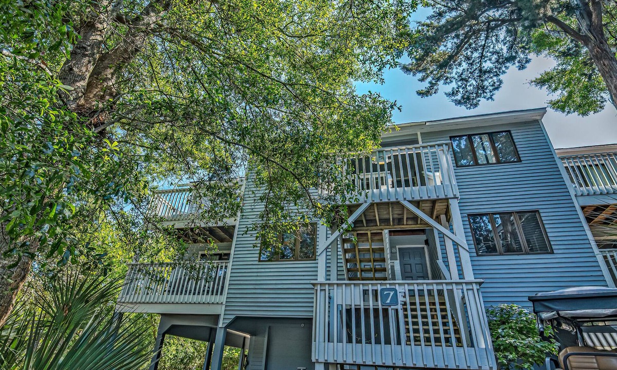 Southport Condo | Top floor condo with community pool in Royal James BHI! Two golf carts and access to BHI Club