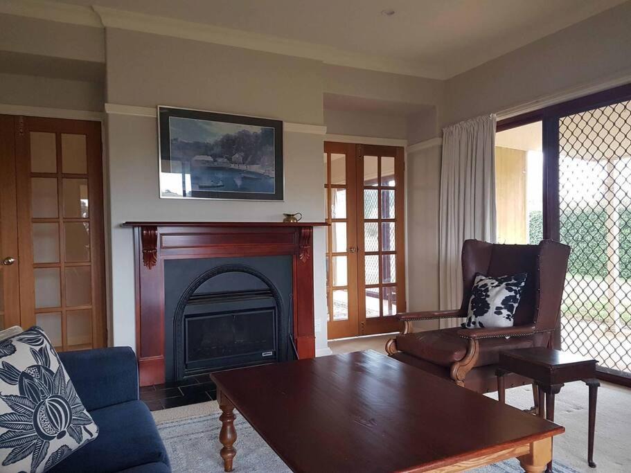 Shadforth House | Topsys Corner - large rural house near Orange