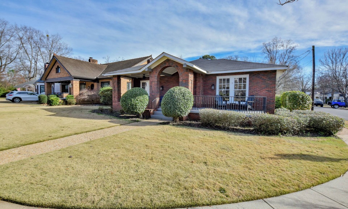 Tuscaloosa House | Touchdown Terrace - Book for Football Season - Walk to Stadium!