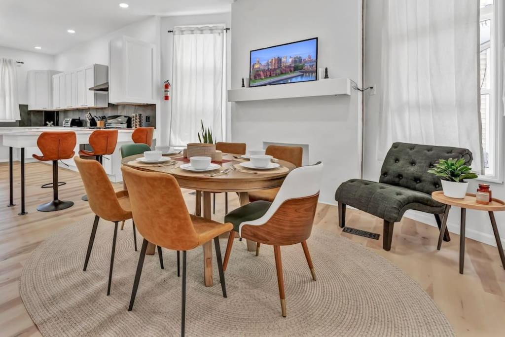 Lakeview Apartment | Trendy Two-Level Apartment