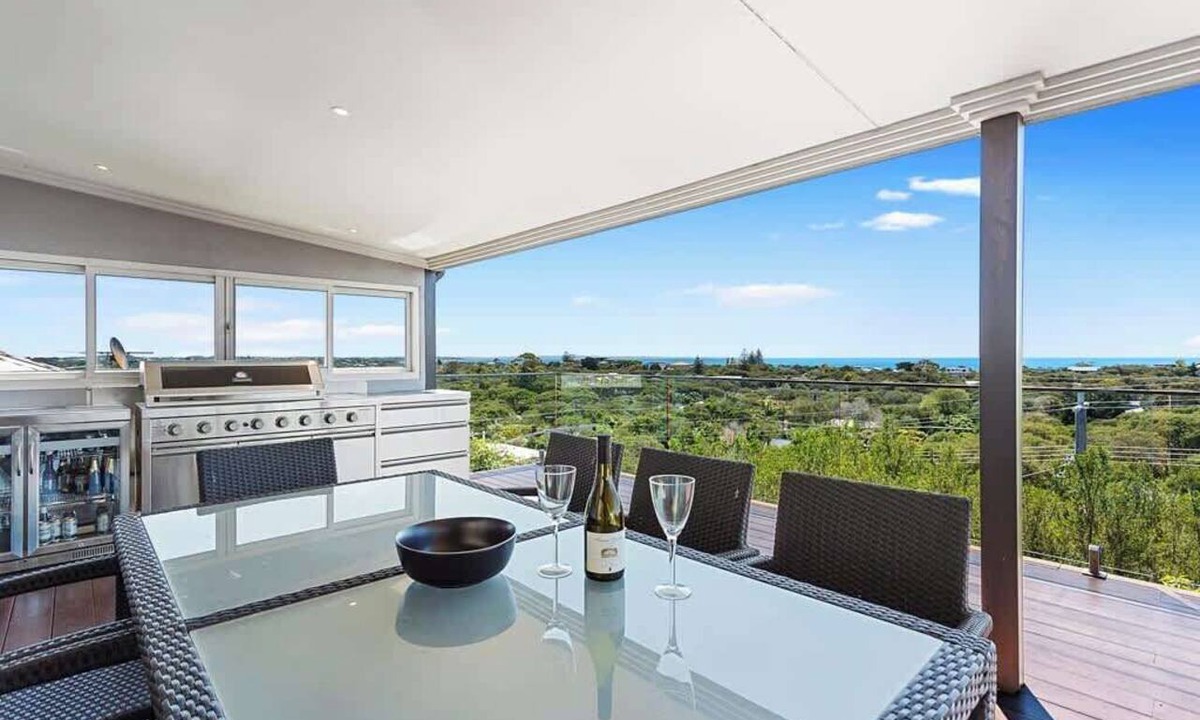 Rye House | Trethellan - Large house with bay views and 10 minute walk to the beach
