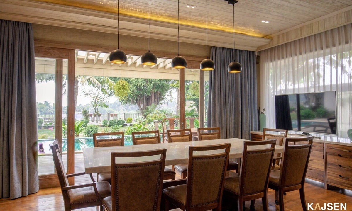 Ho Chi Minh City Villa | Tropical backyard & Luxury wooden villa, 5 min to local night market, 10 to Mall