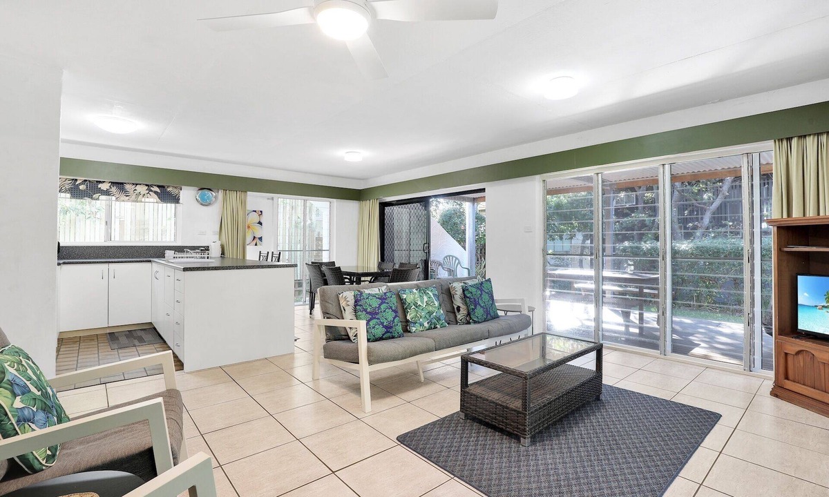 Point Lookout Apartment | Two bedroom unit in central location and only minutes walk to Deadmans.
