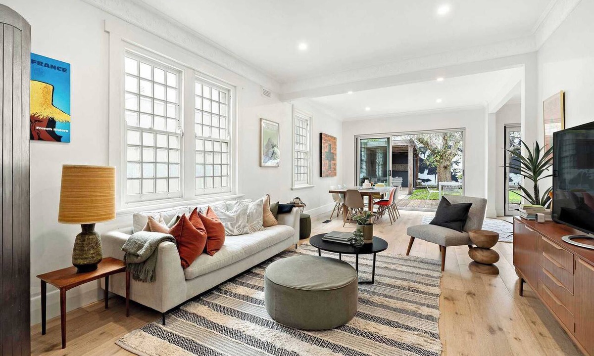 Elwood House | Ultralux 5BDR Beachfront Home in Elwood