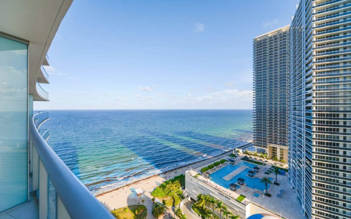 Hollywood South Central Beach Apartment | 108 m² Apartment ∙ 2 bedrooms ∙ 6 guests