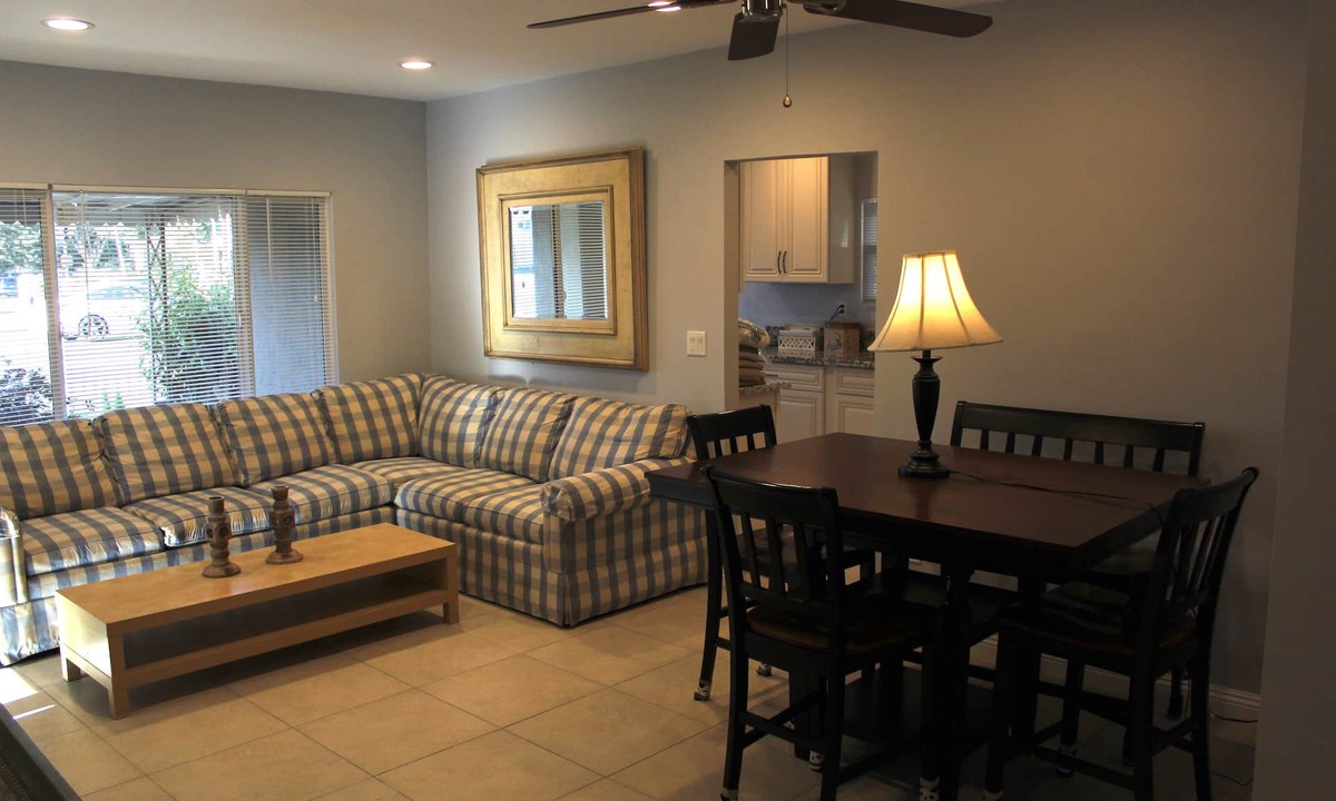 Santa Ana House | Vacation or executive rental in the heart of Orange County