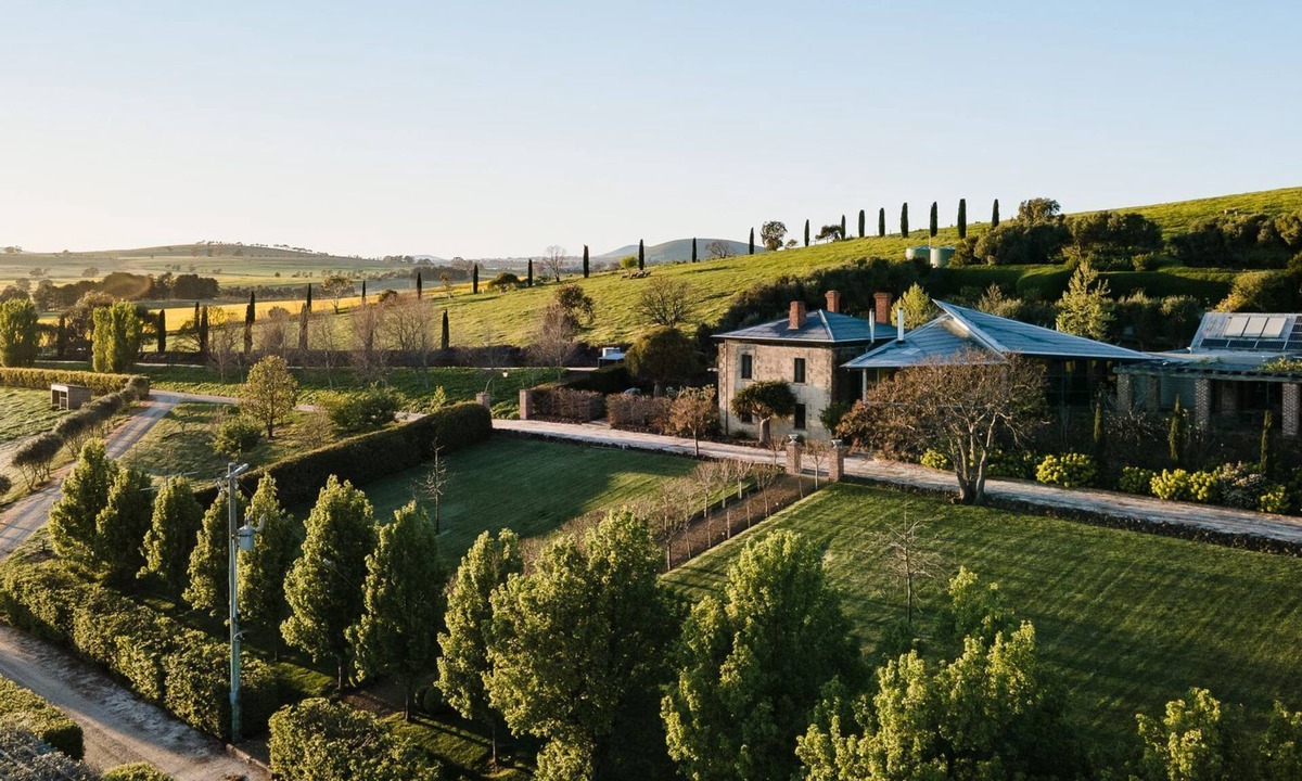 Ullina House | Vale Hill House A breathtaking country estate