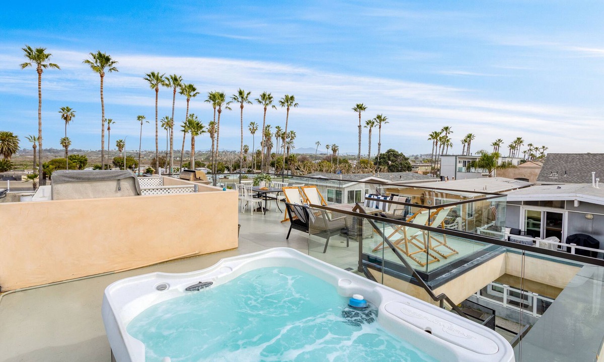Santa Ana Heights House | Velvet Sand I by AvantStay | Steps to Newport Beach w/Outdoor Kitchen & Hot Tub