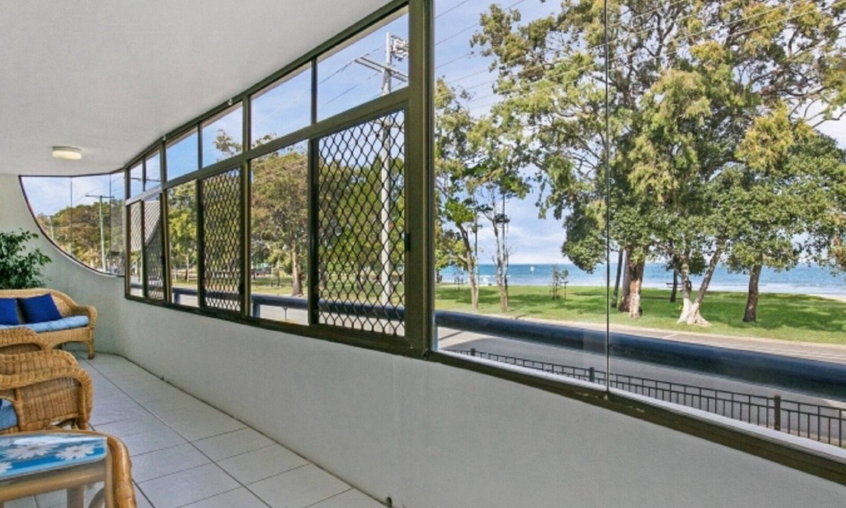 Bongaree Apartment | Views, Pool, Air-conditioning In Bongaree
