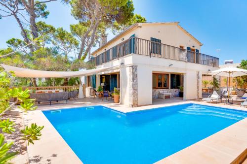 Can Pastilla Villa | Villa Cala Estancia Mercedes by PriorityVillas