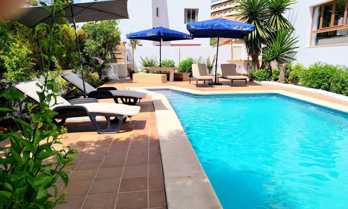 Ibiza Town Ski Chalet | Villa los Robles