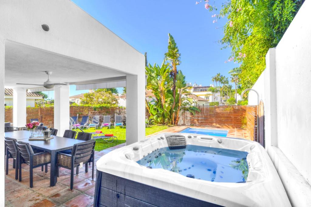 Golden Mile Villa | Villa Murillo by Finest Rentals