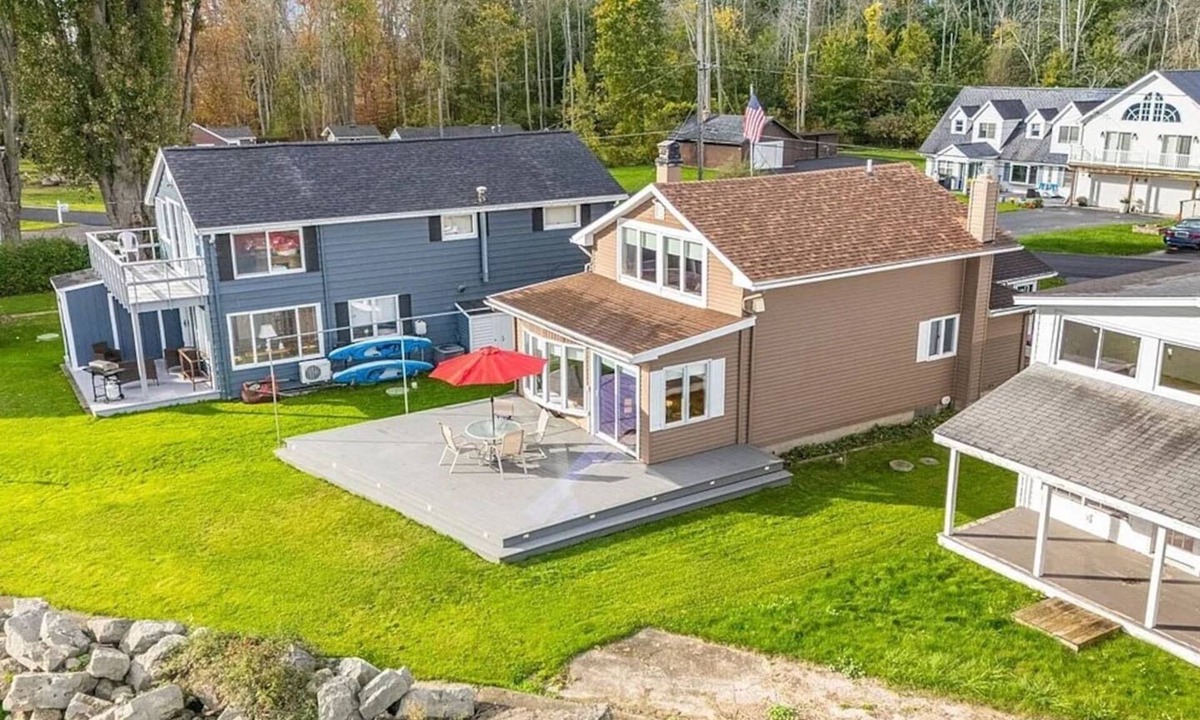 North Greece House | Waterfront Retreat | Lake Ontario Views | Deck