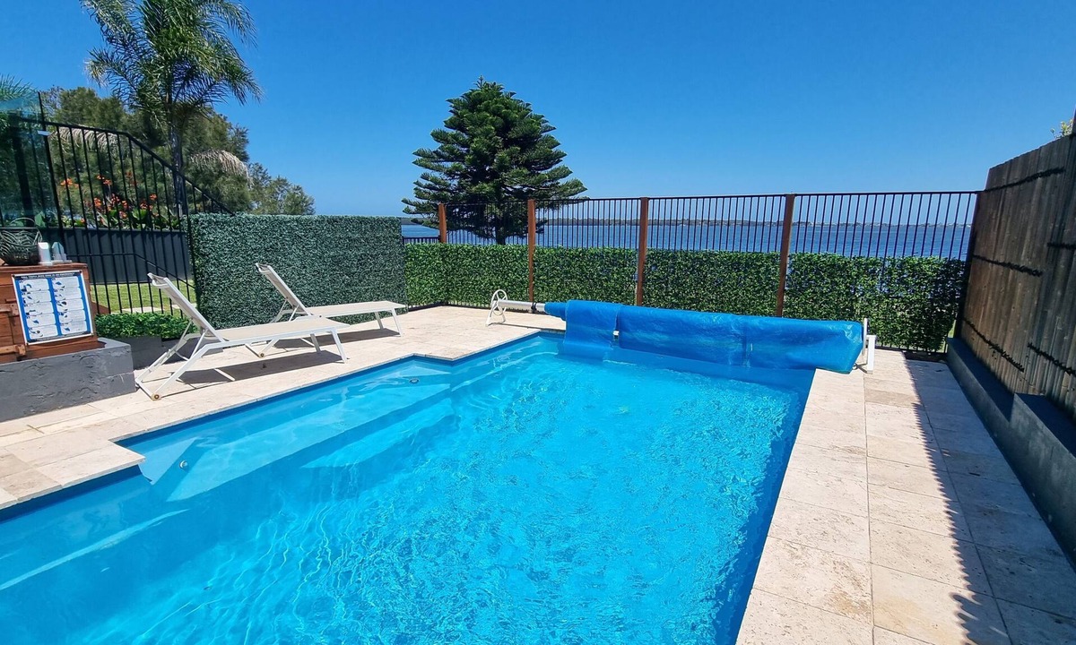 Buff Point House | Waterfront Sunset Pool & Kayaks