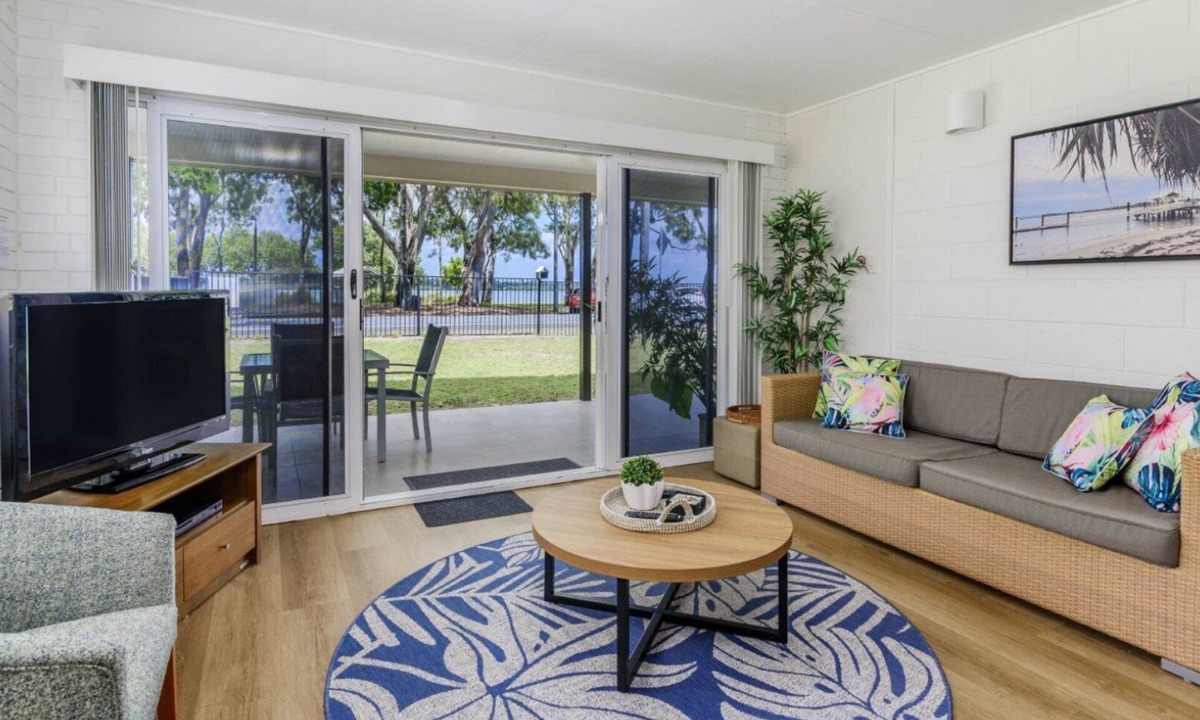Bongaree Apartment | Waterfront Views From Ground Floor