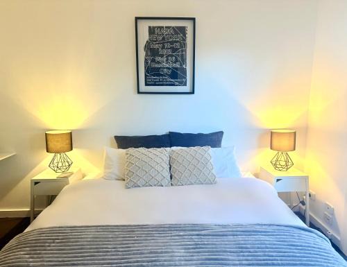 Glenroy House | Welcome to The Roy - Family home close to airport and train!