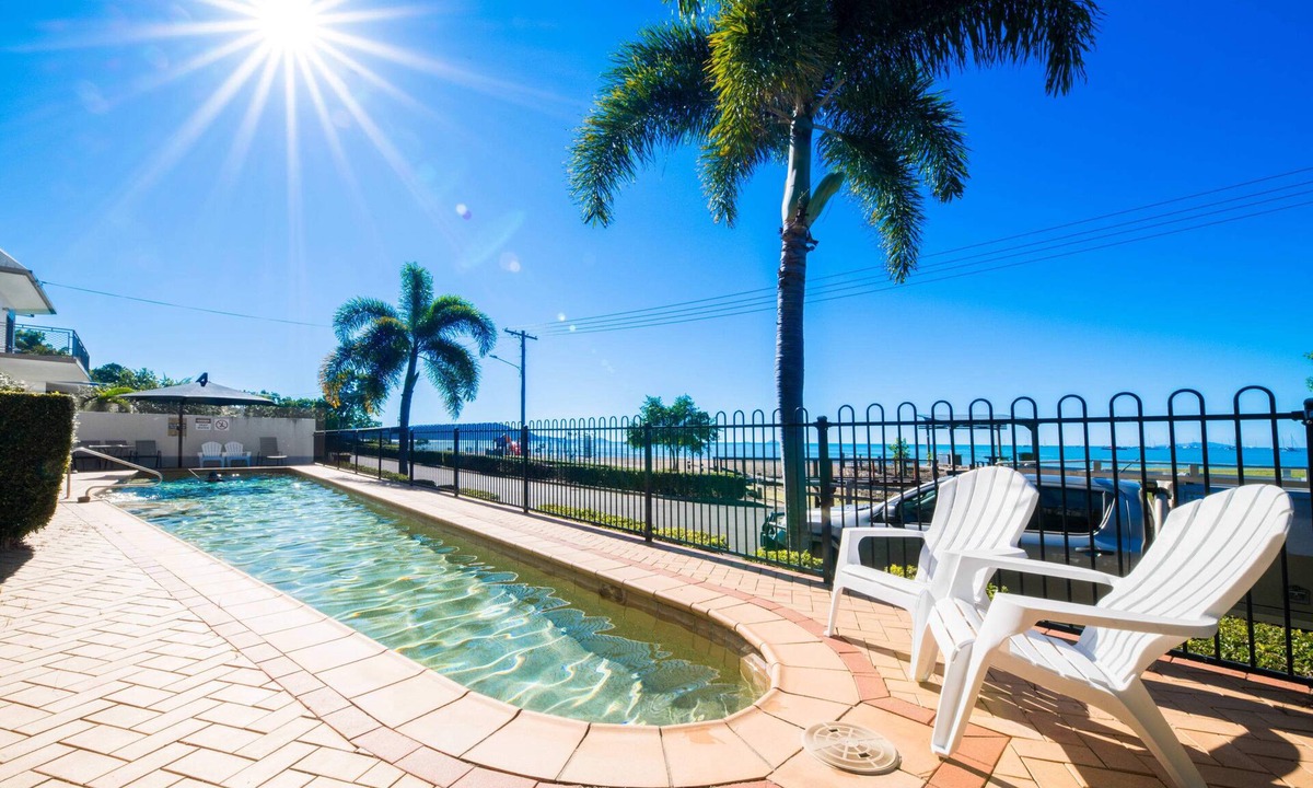 Cannonvale Apartment | Whitsunday Beachfront Apartment on Coral Esplanade