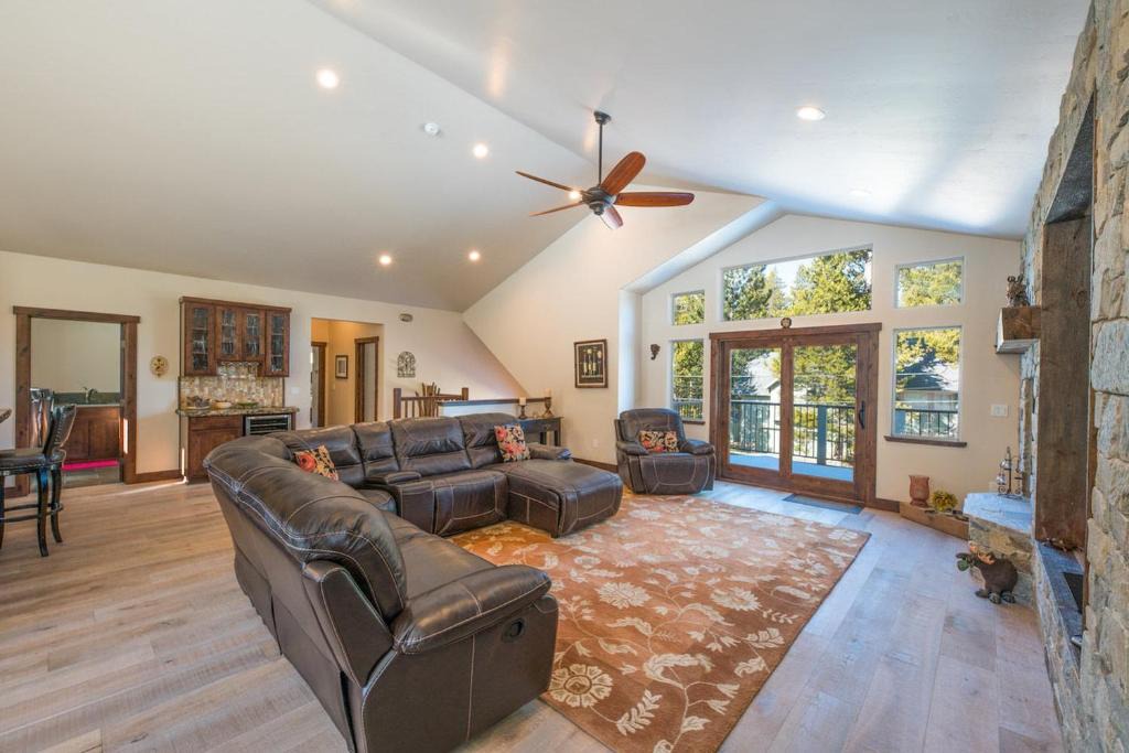 South Lake Tahoe House | Woodsong Meadows