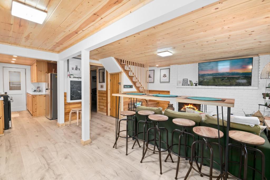Sugarloaf House | Yoda Maple Cabin