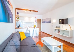 #065 Zulmira Flat by Home Holidays