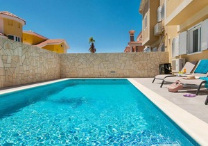 240 m² House ∙ 4 bedrooms ∙ 8 guests