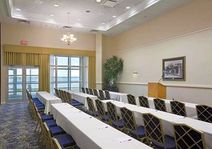 3-Star Hotel ∙ 41 Lakefront Hotel, Trademark Collection by Wyndham