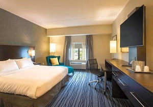 4-Star Hotel ∙ The Mosey Buffalo Williamsville Tapestry Collection Hilton