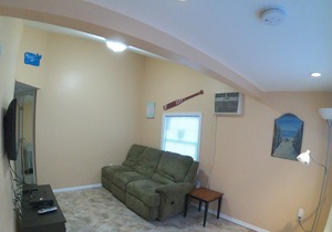 Adorable 2br half a block from the beach