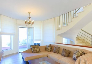 Alex Villa Ena: Large villa, sleeps 8 jacuzzi, sauna, huge pool