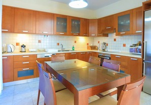 Alex Villa Ena: Large villa, sleeps 8 jacuzzi, sauna, huge pool