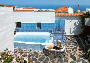 Apartment in El Tanque with bubble bath