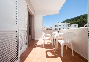 Apartment Ses Veles 1 dormitorio close to the Beach with Sea View, Pool, Wi-Fi & Garden