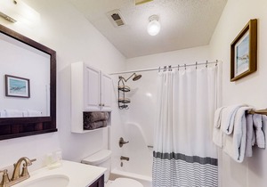 Bay View Condo with WiFi, Balcony, AC, W/D, Seasonal Outdoor Pool, & Boat Dock