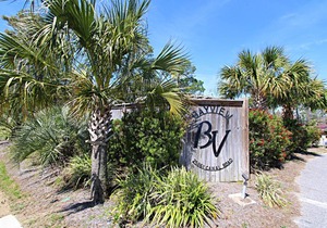 Bayview 15 condo with Pool in Wolf Bay