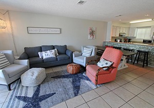 Bayview 15 condo with Pool in Wolf Bay
