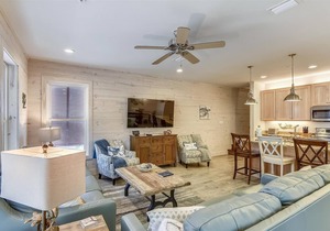 Beach Side, Pool | BIG Dogs | Free Parking | Beach Getaways