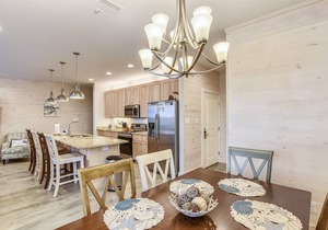 Beach Side, Pool | BIG Dogs | Free Parking | Beach Getaways