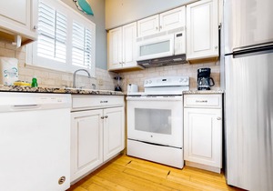 Beautiful efficiency by the beach w/ an indoor pool, shared tennis, & free WiFi