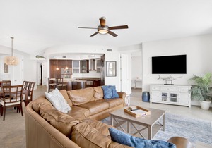 Bella Luna 109 - Resort Style Amenities & Short Walk to the "Flora Bama"
