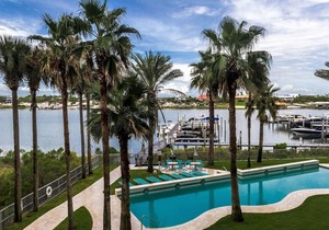 Bella Luna 201- High end Luxury-Walk to Flora-Bama-Boaters Paradise-Amazing View