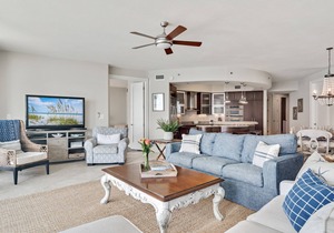 Bella Luna 202 - Luxury Condo - walking distance to Flora Bama-Sleeps 8