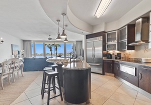 Bella Luna 202 - Luxury Condo - walking distance to Flora Bama-Sleeps 8