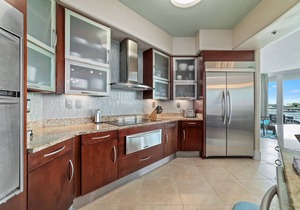 Bella Luna 205 ~ Beach Access, In/Outdoor Pools, Hot Tub, Fitness + $400 in FREE Activities Daily