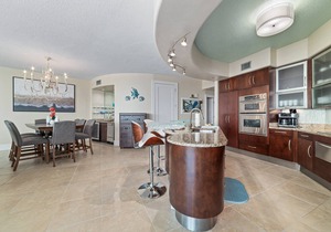 Bella Luna 205 ~ Beach Access, In/Outdoor Pools, Hot Tub, Fitness + $400 in FREE Activities Daily