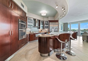 Bella Luna 205 ~ Beach Access, In/Outdoor Pools, Hot Tub, Fitness + $400 in FREE Activities Daily