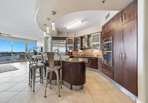 Bella Luna 407-Luxury Condo-Sleeps 8-Walk to Flora-Bama-Boaters Heaven-