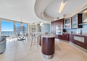 Bella Luna 810-Spectacular Views of Beach & Bay
