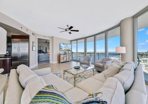 Bella Luna 810-Spectacular Views of Beach & Bay