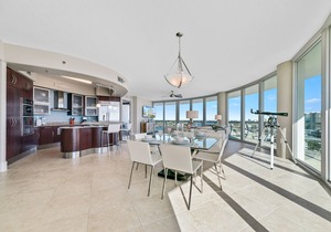 Bella Luna 810-Spectacular Views of Beach & Bay